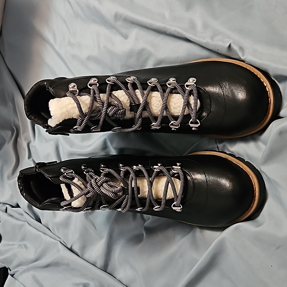 Style and Co ladies size 10 lace-up boot black